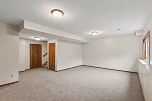 656 Lake Ridge Dr, Woodbury, MN 55129 - Photo 26