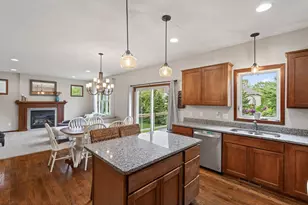 656 Lake Ridge Dr, Woodbury, MN 55129 - Photo 10