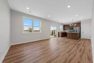 809 Viburnum St, Belle Plaine, MN 56011 - Photo 4