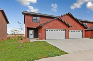 809 Viburnum St, Belle Plaine, MN 56011 - Photo 1