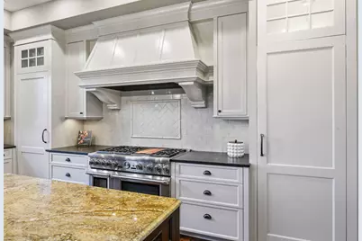 425 Carpenters Point, Wayzata, MN 55391 - Photo 32