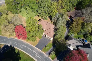 6221 Mallory Ln, Eden Prairie, MN 55346 - Photo 4