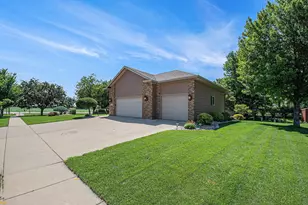 721 Britz Dr, Luverne, MN 56156 - Photo 4