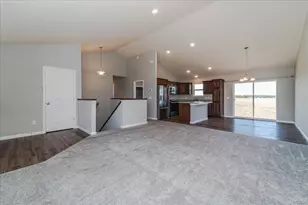 922 Prestwick Dr, Belle Plaine, MN 56011 - Photo 8