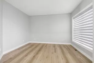 943 Earley Lake Curve, Burnsville, MN 55306 - Photo 6