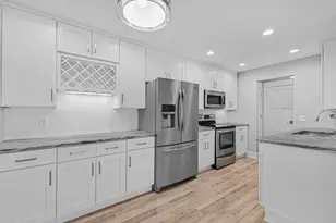 205 Barry Ave S, Wayzata, MN 55391 - Photo 2