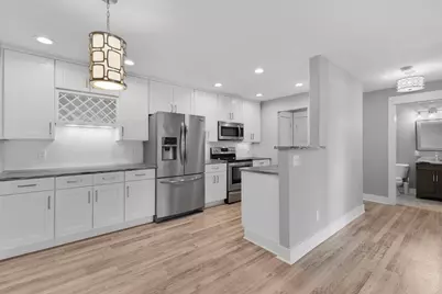 205 Barry Avenue S #210, Wayzata, MN 55391 - Photo 6