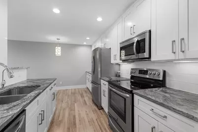 205 Barry Avenue S #210, Wayzata, MN 55391 - Photo 4