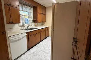 211 Kendall Ave N, Thief River Falls, MN 56701 - Photo 14