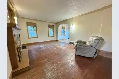 211 Kendall Avenue N, Thief River Falls, MN 56701 - Photo 2