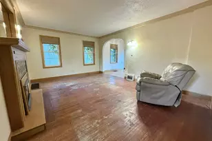 211 Kendall Ave N, Thief River Falls, MN 56701 - Photo 2