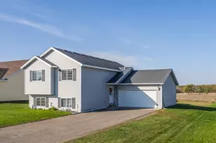 628 N Washington Ave, Detroit Lakes, MN 56501 - Photo 1