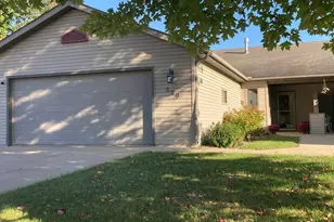 629 Sandy Ct, Wanamingo, MN 55983 - Photo 1