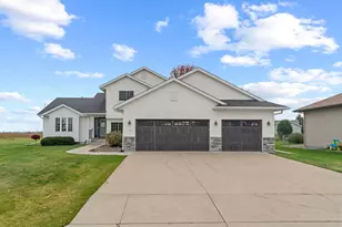 2595 Fox Hollow Ln, Owatonna, MN 55060 - Photo 2