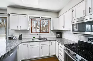 13773 Vernon Cir, Savage, MN 55378 - Photo 8