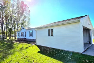 118 Snetting Dr, Thief River Falls, MN 56701 - Photo 4