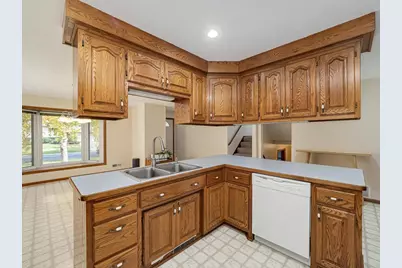 10136 Uplander Street NW, Coon Rapids, MN 55433 - Photo 8