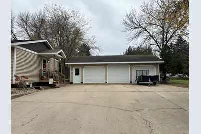 1104 14th Avenue SE, Willmar, MN 56201 - Photo 2