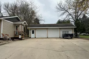 1104 14th Ave SE, Willmar, MN 56201 - Photo 2