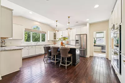 10009 Frederick Place, Eden Prairie, MN 55347 - Photo 4