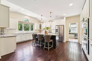 10009 Frederick Pl, Eden Prairie, MN 55347 - Photo 4