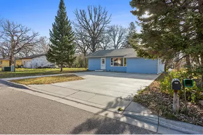 227 1st Street NW, Elbow Lake, MN 56531 - Photo 2