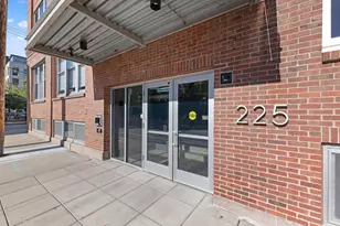 225 9th St E, Saint Paul, MN 55101 - Photo 2