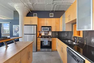 225 9th St E, Saint Paul, MN 55101 - Photo 8