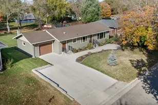 606 5th St SE, Pelican Rapids, MN 56572 - Photo 2