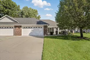 1121 Lois Ct, Shoreview, MN 55126 - Photo 2