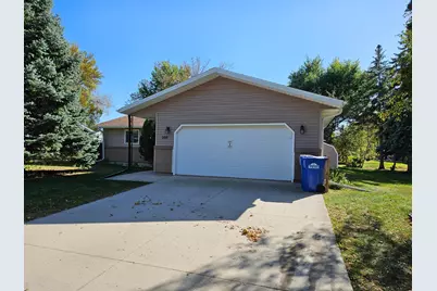 108 32nd Avenue N, Fargo, ND 58102 - Photo 2