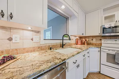 2202 15th Avenue S, Fargo,  58103 - Photo 8