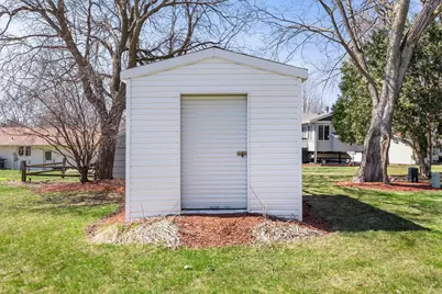 326 Larson Street SW, Hutchinson, MN 55350 - Photo 54