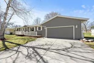 326 Larson St SW, Hutchinson, MN 55350 - Photo 6