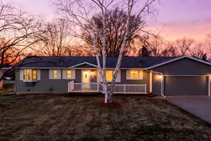 326 Larson St SW, Hutchinson, MN 55350 - Photo 2