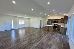 710 11th St NW, Perham, MN 56573 - Photo 4