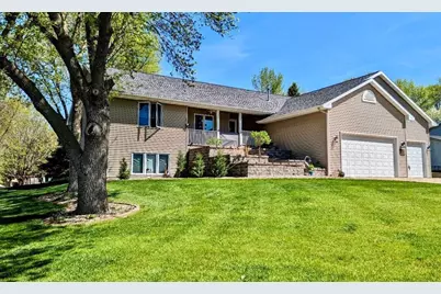 2104 6th Avenue SE, Willmar, MN 56201 - Photo 1