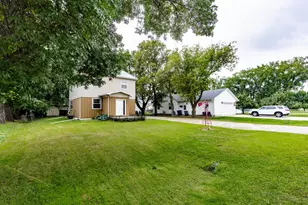 1009 18th Ave N, Moorhead, MN 56560 - Photo 4