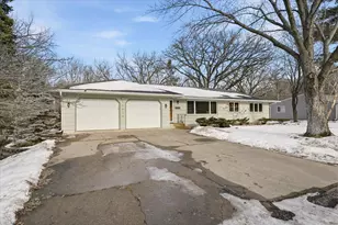 14812 Belvoir Dr, Minnetonka, MN 55345 - Photo 2