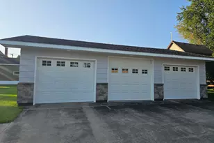 909 Bradford Ave, Argyle, MN 56713 - Photo 36