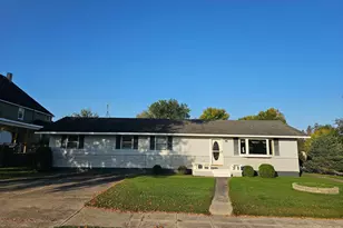 909 Bradford Ave, Argyle, MN 56713 - Photo 1