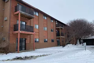 901 Country Club Dr, Marshall, MN 56258 - Photo 10