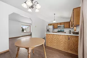 5452 Helena Rd N, Oakdale, MN 55128 - Photo 6