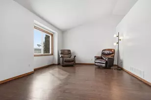 5452 Helena Rd N, Oakdale, MN 55128 - Photo 4