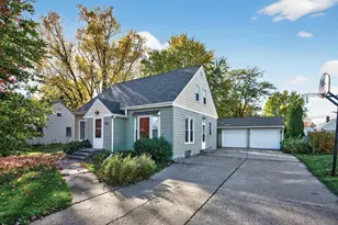 1049 Sterling St N, Maplewood, MN 55119 - Photo 2