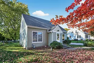 1049 Sterling St N, Maplewood, MN 55119 - Photo 1