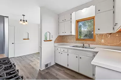 1049 Sterling Street N, Maplewood, MN 55119 - Photo 10