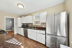 242 Annapolis St W, West Saint Paul, MN 55118 - Photo 12