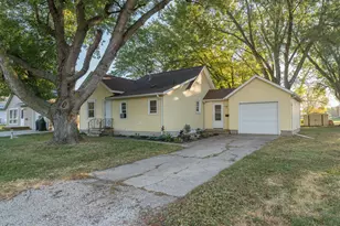 925 S Galbraith St, Blue Earth, MN 56013 - Photo 1