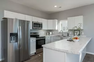 3201 Noble Dr, Mankato, MN 56001 - Photo 6